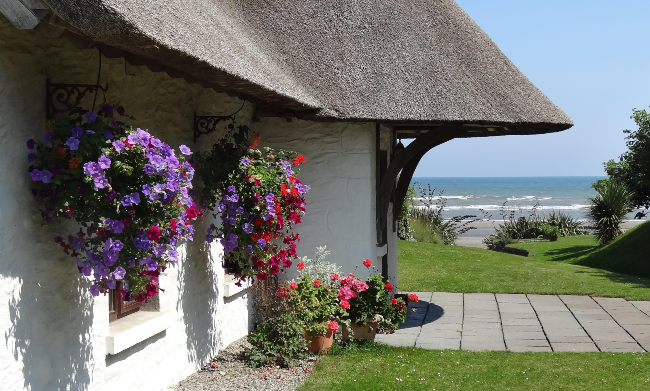 Beautiful thatched cottage.