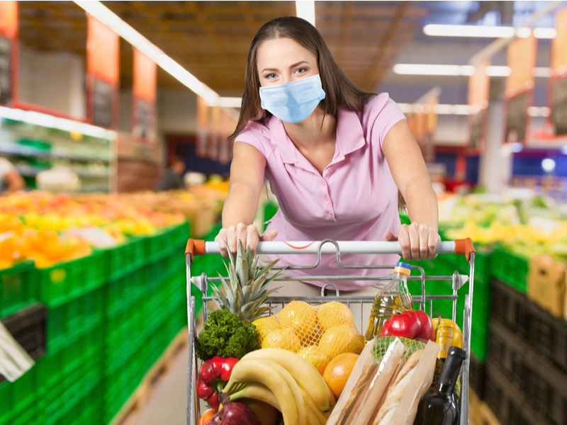 Woman wearing mask while shopping for groceries.