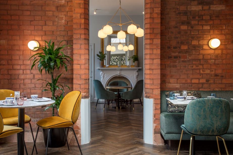 breakfast room in a hotel.