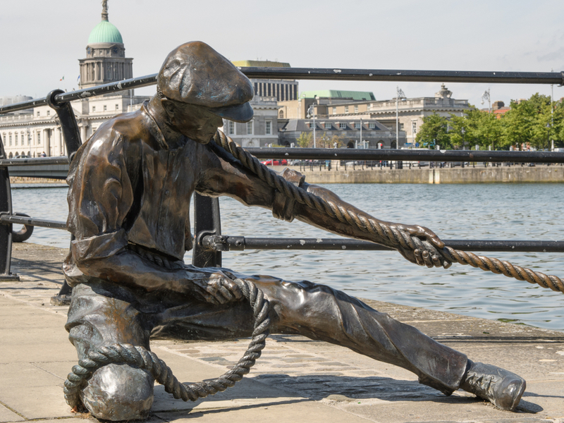 sculpture of a dock worker near Silicon docks, Dublin.