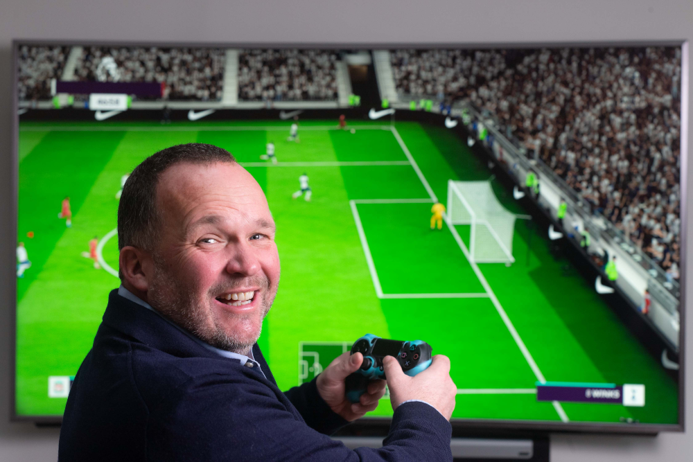 Man in suit playing football online.