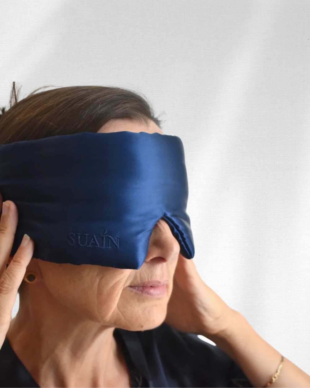 Woman wearing a Still Suain sleep mask.